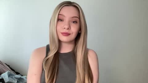 Snapshot of polishangel222 chatting on May 4, 12:34 pm polishangel222 online show from May 4, 12:34 pm