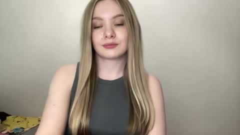 Snapshot of polishangel222 chatting on May 11, 5:43 pm polishangel222 online show from May 11, 5:43 pm