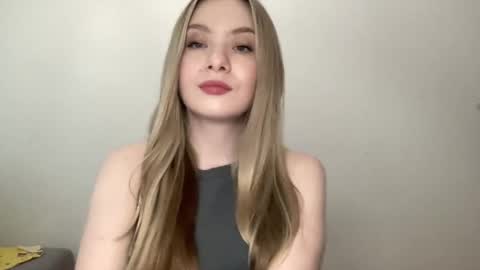 Snapshot of polishangel222 chatting on May 12, 4:37 pm polishangel222 online show from May 12, 4:37 pm