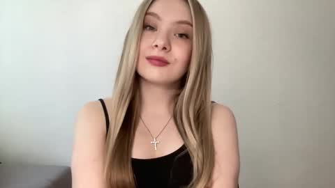 Snapshot of polishangel222 chatting on May 20, 2:34 pm polishangel222 online show from May 20, 2:34 pm
