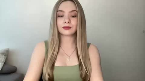 Snapshot of polishangel222 chatting on May 28, 2:14 pm polishangel222 online show from May 28, 2:14 pm