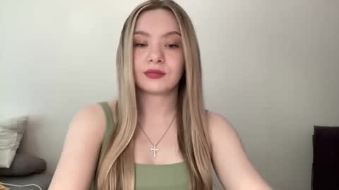 Snapshot of polishangel222 chatting on June 1, 1:02 pm polishangel222 online show from June 1, 1:02 pm