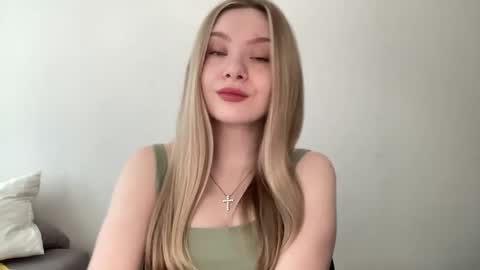 Snapshot of polishangel222 chatting on June 5, 1:06 pm polishangel222 online show from June 5, 1:06 pm