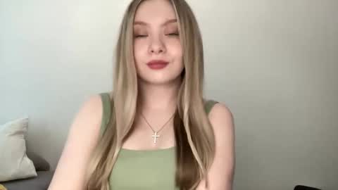 Snapshot of polishangel222 chatting on June 6, 5:17 pm polishangel222 online show from June 6, 5:17 pm