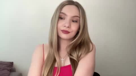 Snapshot of polishangel222 chatting on June 23, 1:31 pm polishangel222 online show from June 23, 1:31 pm