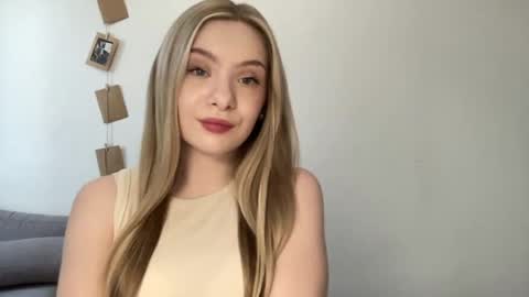 Snapshot of polishangel222 chatting on July 20, 2:08 pm polishangel222 online show from July 20, 2:08 pm