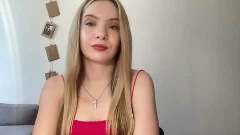 Snapshot of polishangel222 chatting on August 1, 1:32 pm polishangel222 online show from August 1, 1:32 pm
