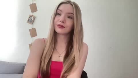 Snapshot of polishangel222 chatting on August 2, 9:19 am polishangel222 online show from August 2, 9:19 am