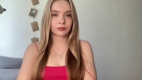 Snapshot of polishangel222 chatting on August 4, 12:19 pm polishangel222 online show from August 4, 12:19 pm