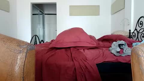 Snapshot of pollexxx66 chatting on December 18, 11:38 am Paul online show from December 18, 11:38 am