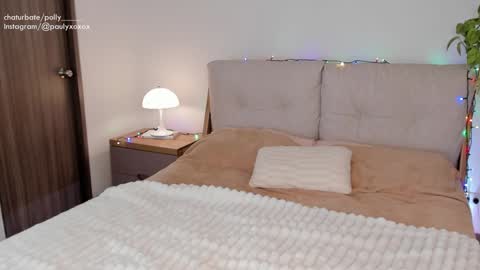 Snapshot of polly_____ chatting on December 3, 1:08 am Polly online show from December 3, 1:08 am