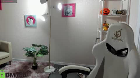 Snapshot of polly__mayer chatting on December 2, 1:00 am Polly online show from December 2, 1:00 am