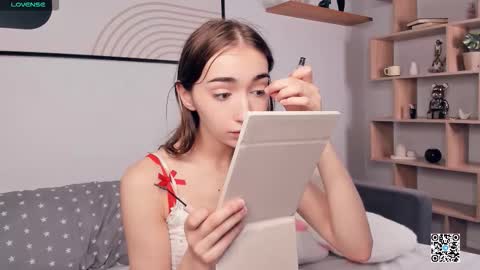 Snapshot of polly_bee chatting on September 20, 8:48 am Polly online show from September 20, 8:48 am