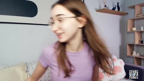 Snapshot of polly_bee chatting on October 1, 8:53 am Polly online show from October 1, 8:53 am