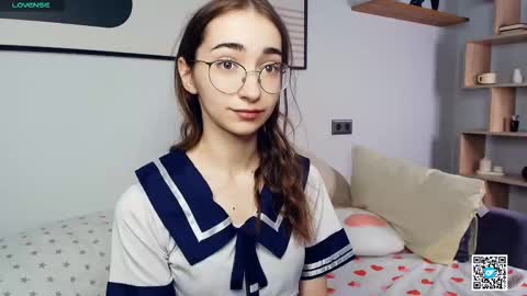 Snapshot of polly_bee chatting on October 11, 6:56 am Polly online show from October 11, 6:56 am