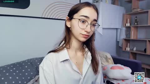 Snapshot of polly_bee chatting on October 25, 6:21 am Polly online show from October 25, 6:21 am