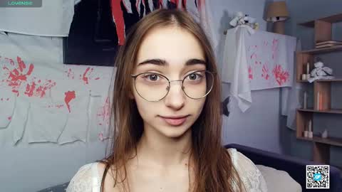 Snapshot of polly_bee chatting on October 31, 7:42 am Polly online show from October 31, 7:42 am