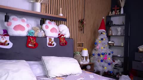 Polly online show from November 27, 8:05 am