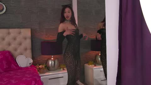 polly_curiouss online show from May 14, 4:03 pm