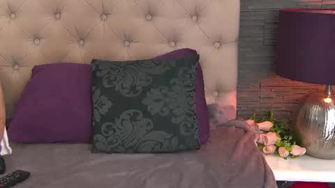 polly_curiouss online show from June 22, 7:44 pm