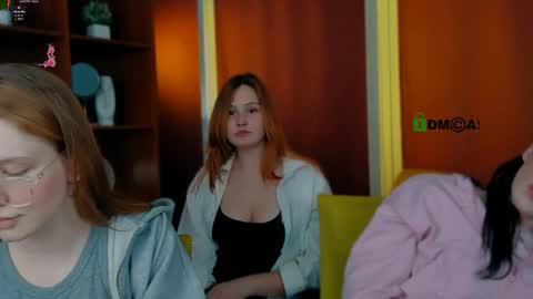 Snapshot of polly_cute1 chatting on April 4, 12:20 am polly_cute1 online show from April 4, 12:20 am