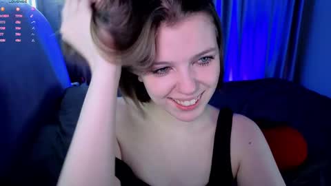 Snapshot of polly_rouge chatting on March 19, 7:18 pm Polly online show from March 19, 7:18 pm