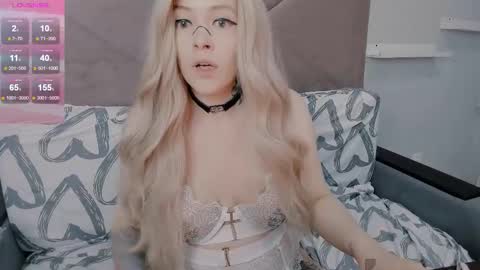 Snapshot of polly_wow chatting on September 10, 10:04 am Polly online show from September 10, 10:04 am