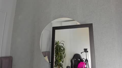 Snapshot of pollybabe_ chatting on November 15, 10:34 am POLLY online show from November 15, 10:34 am