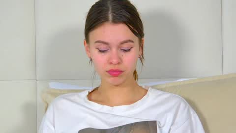 Polly online show from December 8, 10:25 pm