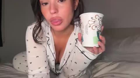 Snapshot of pollyyypocket chatting on February 9, 6:28 am Polly Pocket online show from February 9, 6:28 am