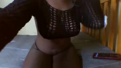 Snapshot of pookietalie23 chatting on November 25, 12:32 am pookie online show from November 25, 12:32 am