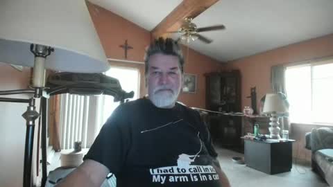 xoxo online show from November 23, 8:30 pm