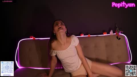 Snapshot of popityan chatting on October 24, 4:53 am Louise  see you on December 1  at 2200 UTC3 online show from October 24, 4:53 am