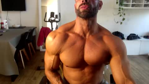 popopo0 online show from December 3, 10:46 am