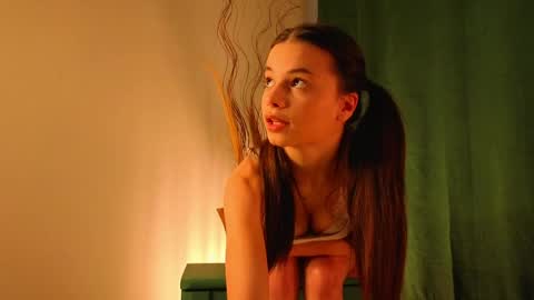 Snapshot of poppetbambi chatting on May 3, 9:37 am Olivia online show from May 3, 9:37 am