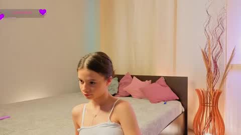 Snapshot of poppetbambi chatting on May 17, 10:22 am Olivia online show from May 17, 10:22 am