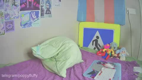 poppyfluffy online show from March 12, 2:50 am