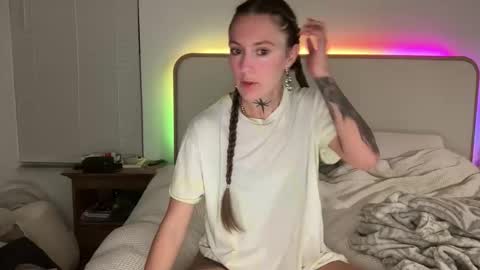 Snapshot of poppyquinn chatting on April 2, 2:09 am PoppyQuinn online show from April 2, 2:09 am