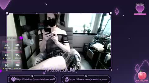 Snapshot of porcelain_tears01 chatting on July 28, 11:17 am porcelain_tears01 online show from July 28, 11:17 am