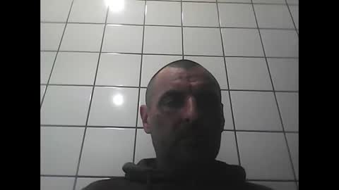 Snapshot of porele42 chatting on April 4, 3:31 pm porele42 online show from April 4, 3:31 pm