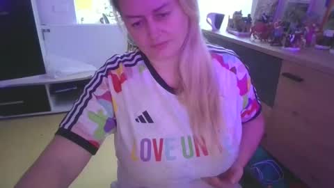 Snapshot of pornbusty chatting on December 3, 9:29 am MelissOfficial online show from December 3, 9:29 am