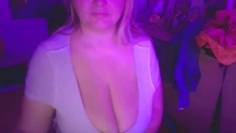 Snapshot of pornbusty chatting on December 16, 6:18 am MelissOfficial online show from December 16, 6:18 am