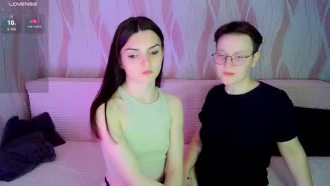 Ana and Tati online show from October 9, 7:34 pm