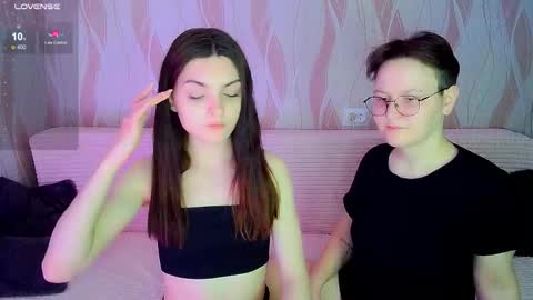 Ana and Tati online show from October 18, 7:58 pm