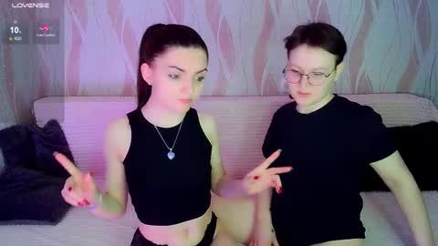 Ana and Tati online show from December 5, 8:49 pm