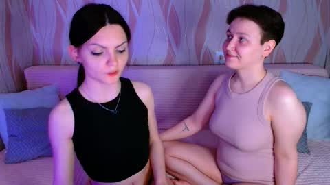 Snapshot of pornostendup chatting on June 3, 10:48 pm Ana and Tati online show from June 3, 10:48 pm