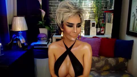 Snapshot of pornstardiva chatting on February 13, 1:01 am DivaGray online show from February 13, 1:01 am