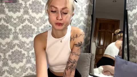 Snapshot of porshes chatting on September 9, 4:45 am HERES SILVIA AND OlIVIA WELCOME EVERYONE LOVENSE DOMI REACT TO YOUR TIPS LETS MAKE A GREAT SHOW TOGETHER online show from September 9, 4:45 am
