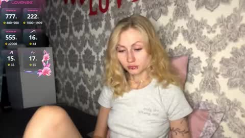 Snapshot of porshes chatting on September 15, 4:23 am HERES SILVIA AND OlIVIA WELCOME EVERYONE LOVENSE DOMI REACT TO YOUR TIPS LETS MAKE A GREAT SHOW TOGETHER online show from September 15, 4:23 am