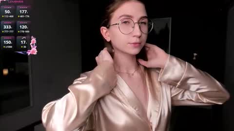 Elizabeth online show from November 18, 7:07 pm